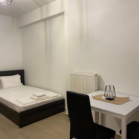 Atelier Apartment Larissa Bagian luar foto