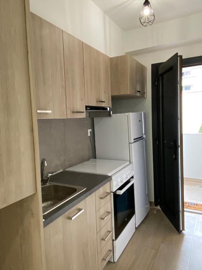 Atelier Apartment Larissa Bagian luar foto