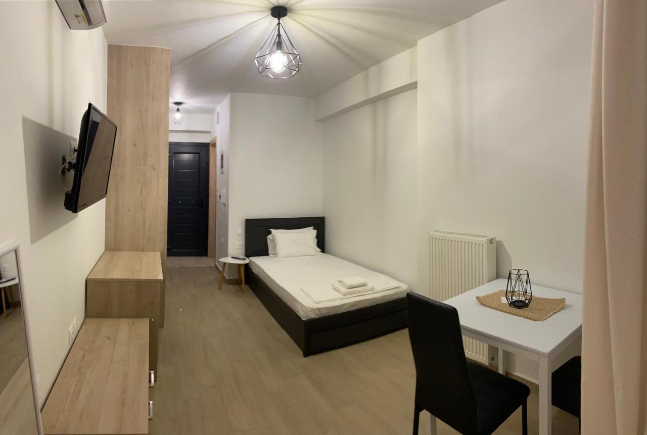 Atelier Apartment Larissa Bagian luar foto