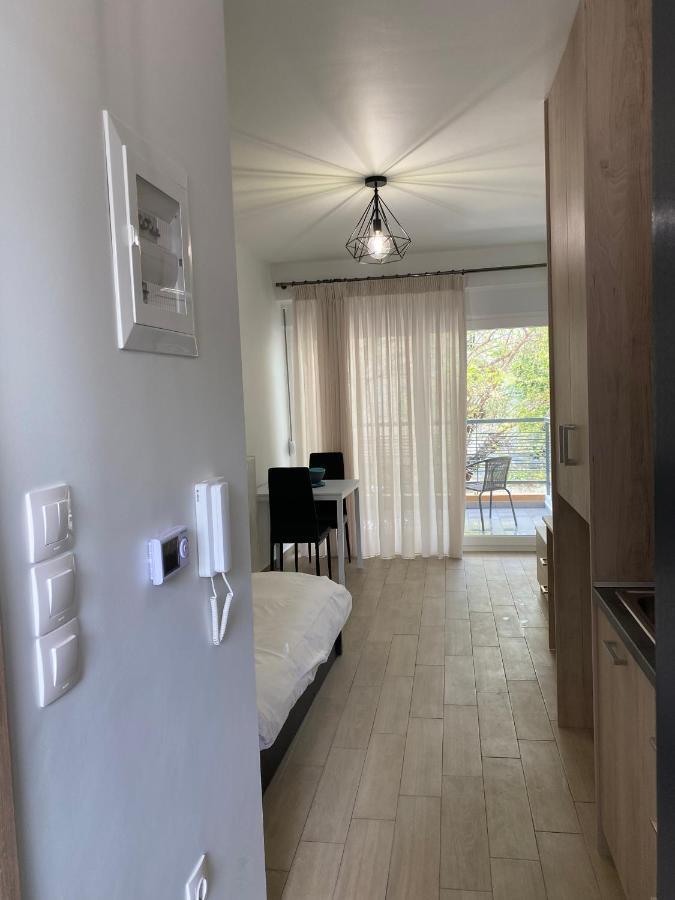 Atelier Apartment Larissa Bagian luar foto
