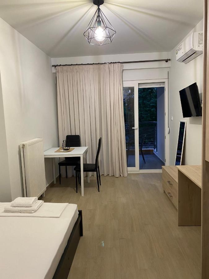 Atelier Apartment Larissa Bagian luar foto