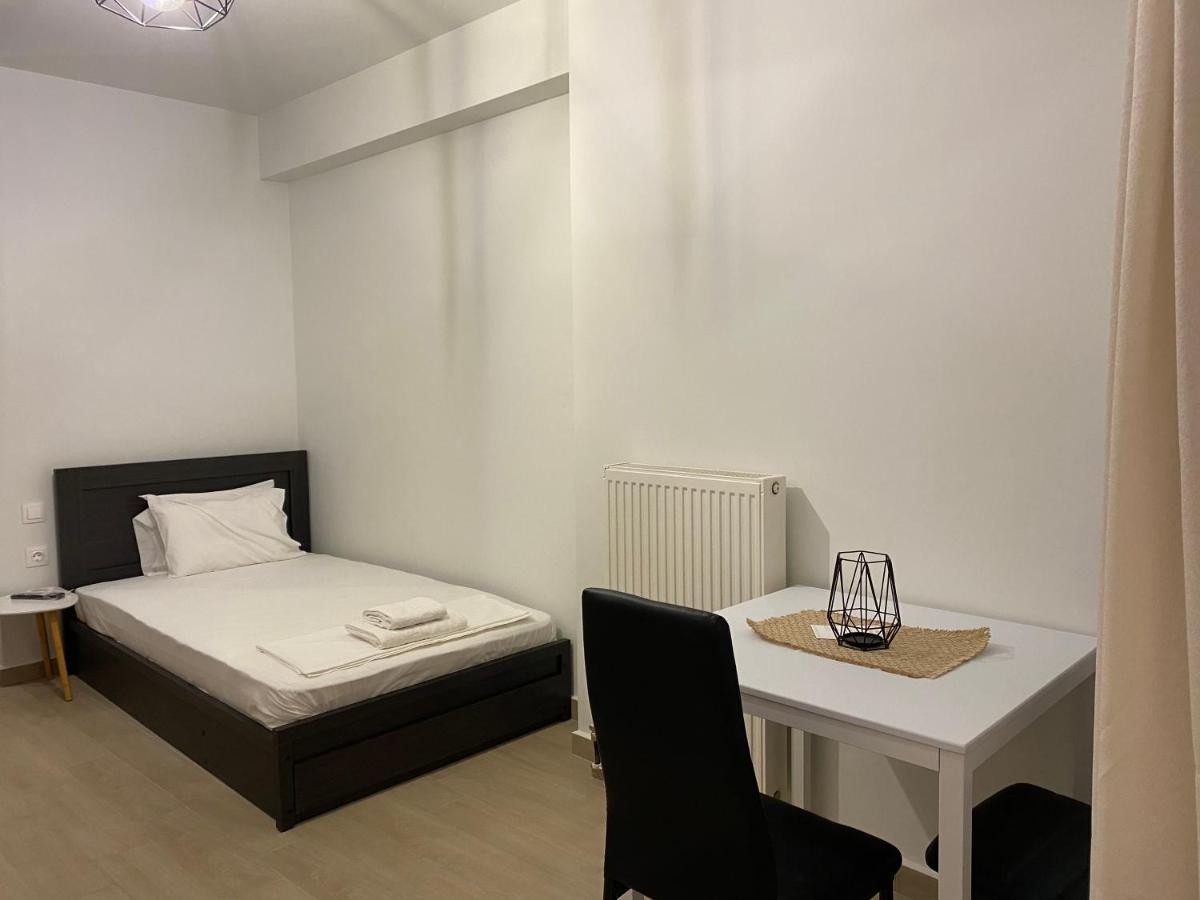 Atelier Apartment Larissa Bagian luar foto